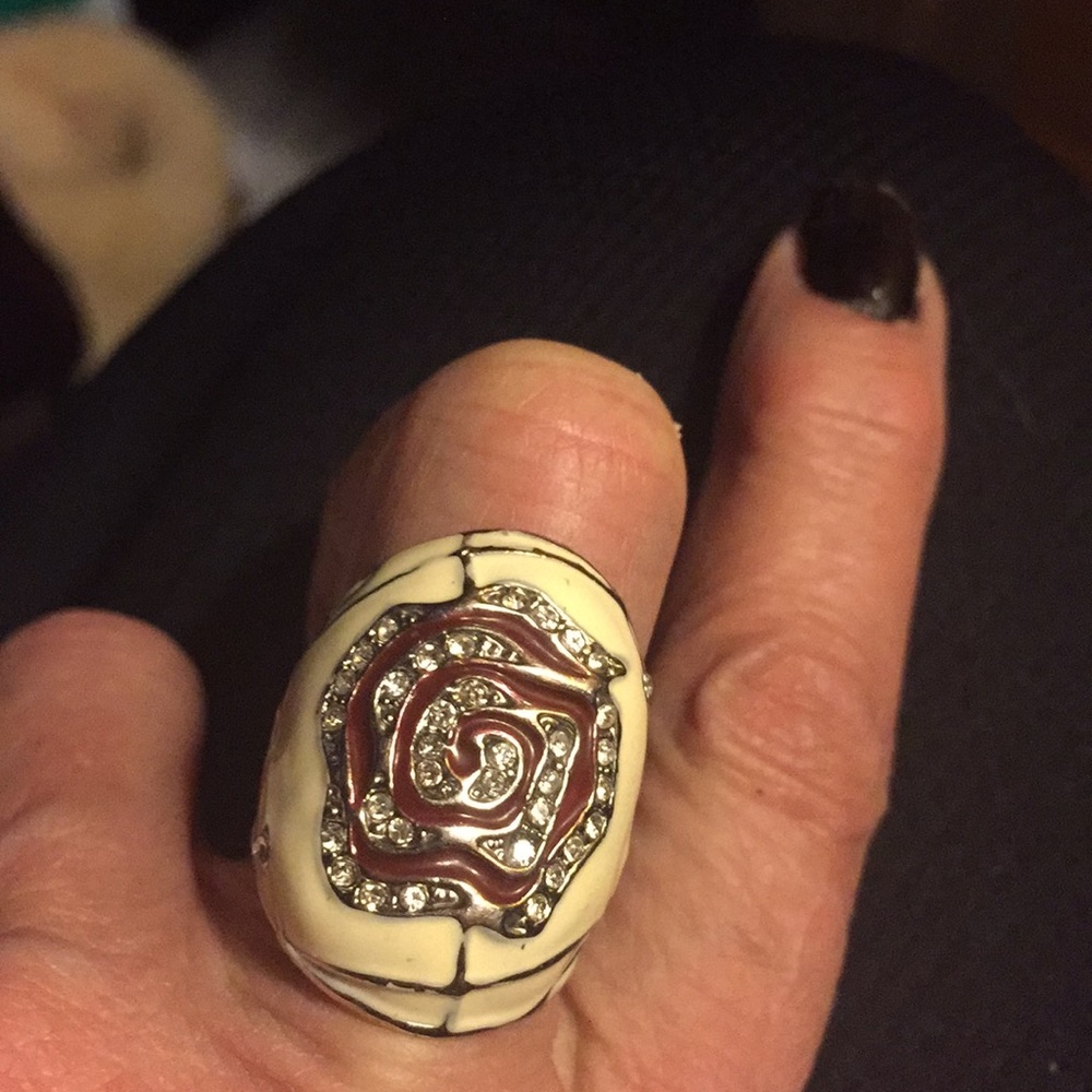 NWOT Never worn Artfully unusual ring
(PRICE FIRM on anything $8 or Under)